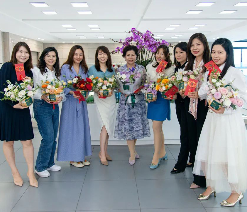 順德女企協青年部代表新春拜訪會長單位—廣東信華電器有限公司